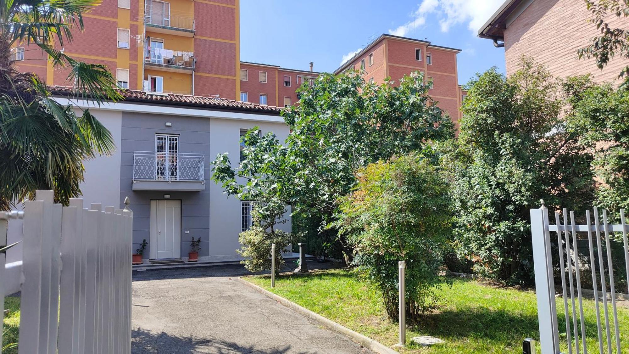 Grigio Perla Panigale, Villetta Con Giardino E Parcheggio Privato Fino A Tre Posti Auto - Un Oasi Di Tranqullita Bolonya Dış mekan fotoğraf